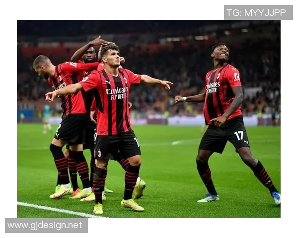 足坛最新动态：拜仁继续不败领跑，曼城绝杀对手，巴萨与AC米兰双双登顶